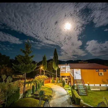 Guest house Вила Хисар *